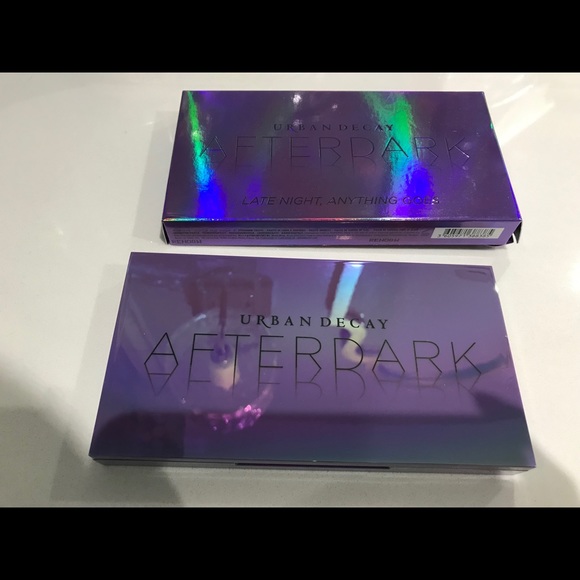 Urban Decay Afterdark Eyeshadow Pallete - Picture 3 of 4
